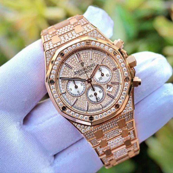 ما العوامل التي تؤثر في تحديد سعر الساعة الأصلية عند البيع؟