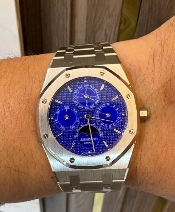 نشتري ساعات سويسرية مستعملة